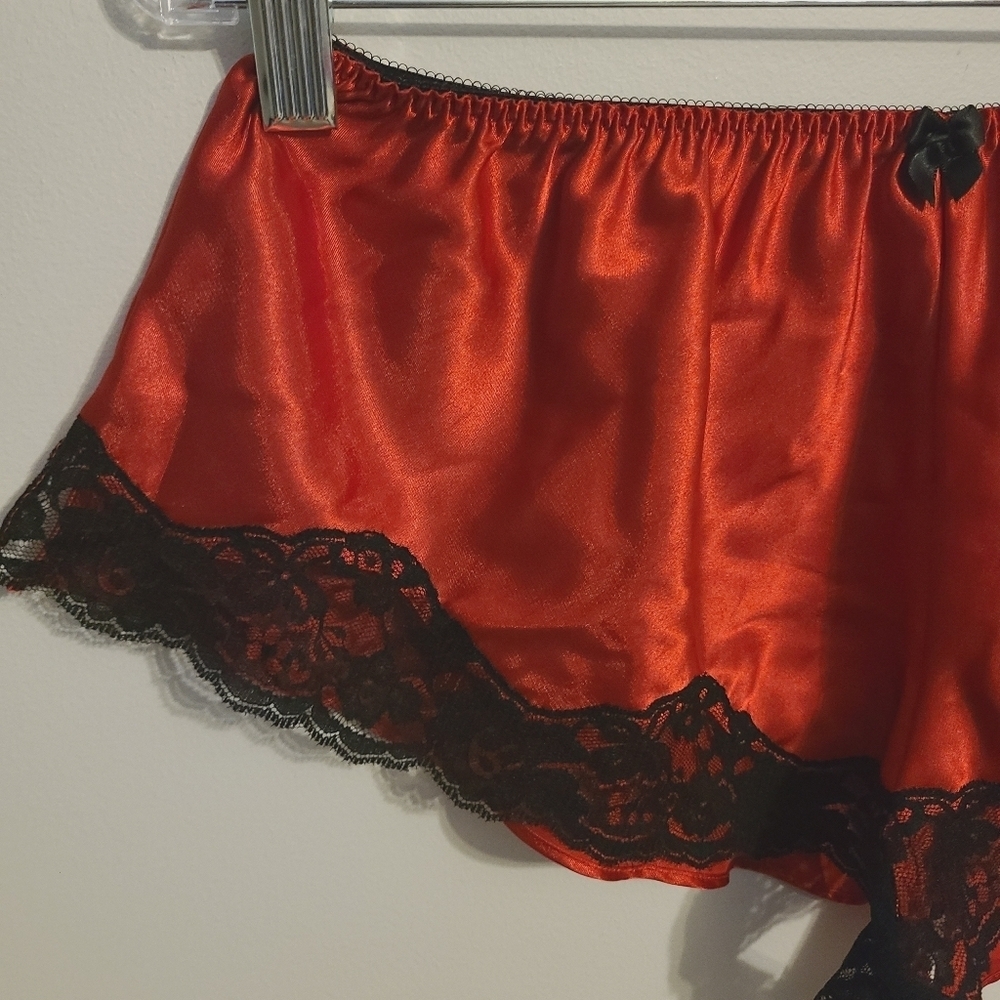 Fredericks of Hollywood | Two-Piece Wrap Top & Shorts Lingerie Set (Size XL) - Picture 12 of 15